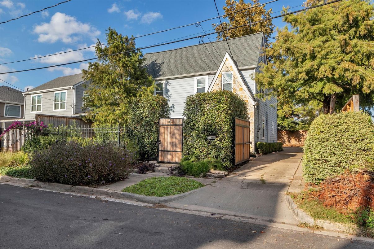 Exterior, Facade, Cape Cod
