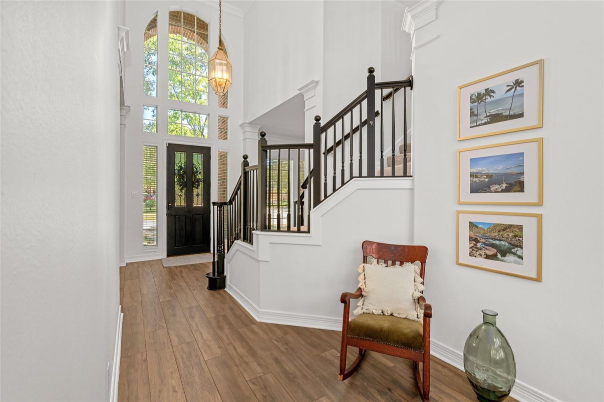Interior, Pendant Lights, Wood Texture Flooring