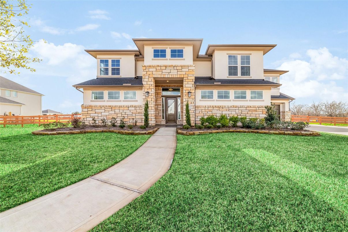 Backyard, Exterior, Facade, Modern