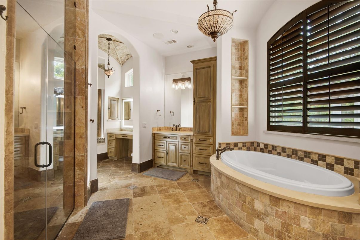 Bathroom, Glass Shower, Interior, Pendant Lights, Recessed Lighting