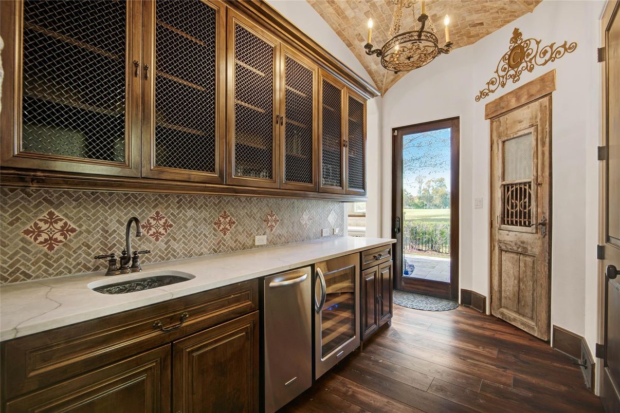 Chandelier, Interior, Kitchen, Wood Texture Flooring