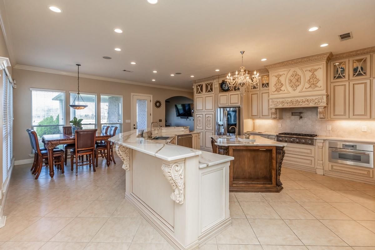 Chandelier, Dining room, Interior, Kitchen, Pendant Lights, Recessed Lighting, Stainless Steel Appliances