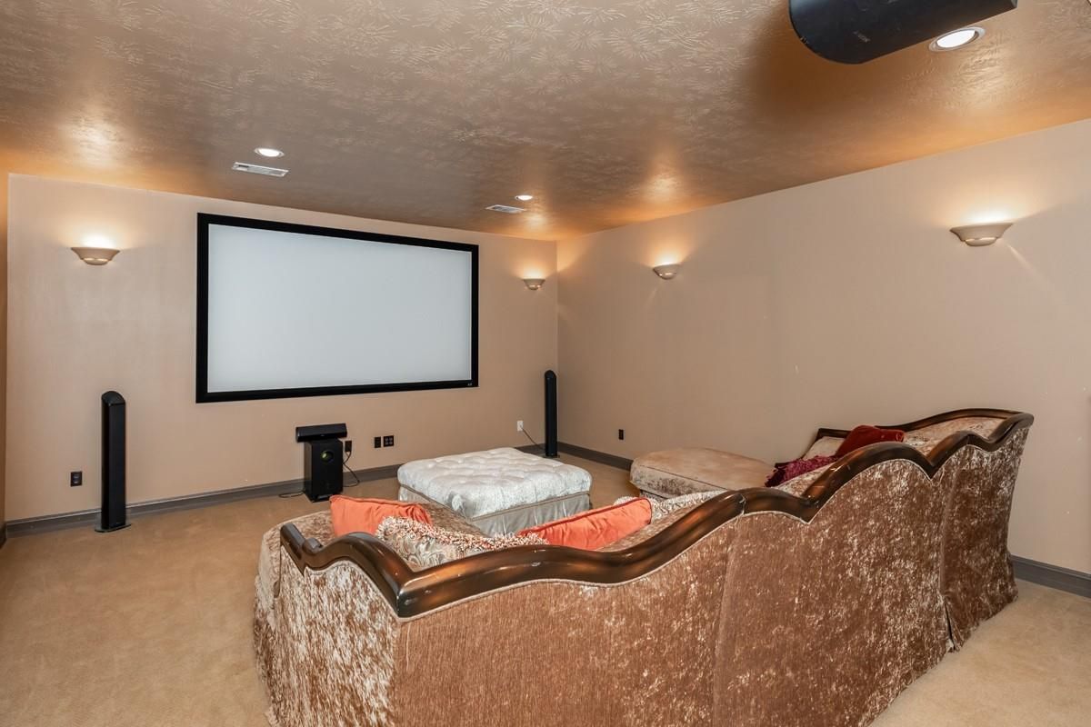 Interior, Projection Screen, Recessed Lighting, Theatre Room