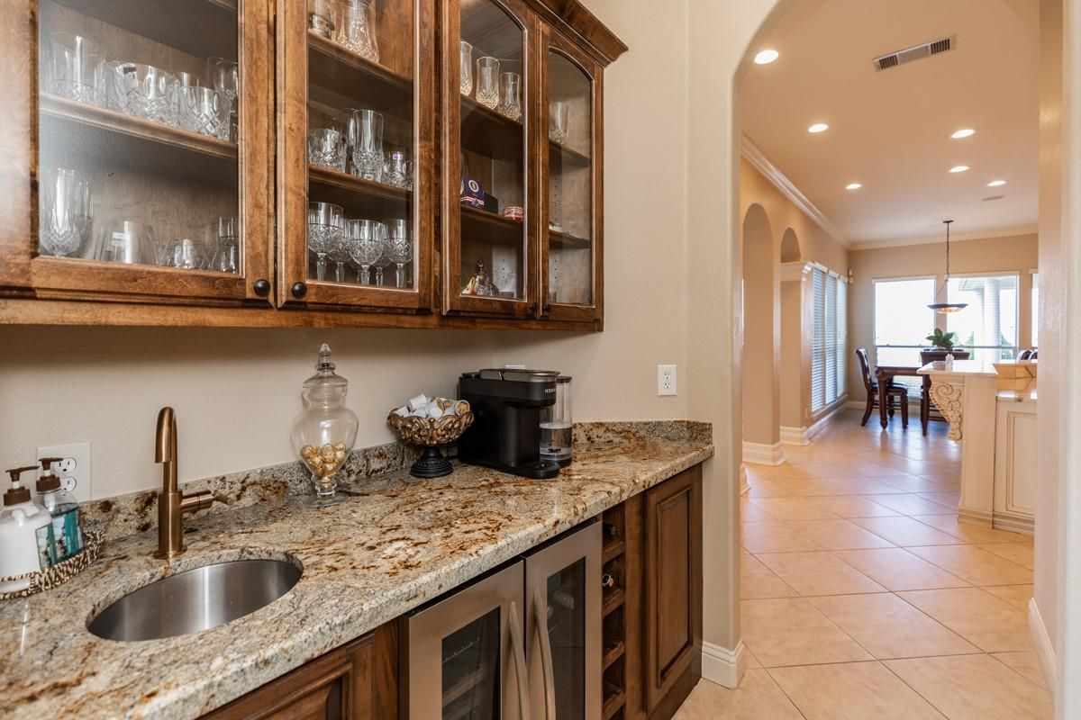 Dining room, Interior, Pendant Lights, Recessed Lighting