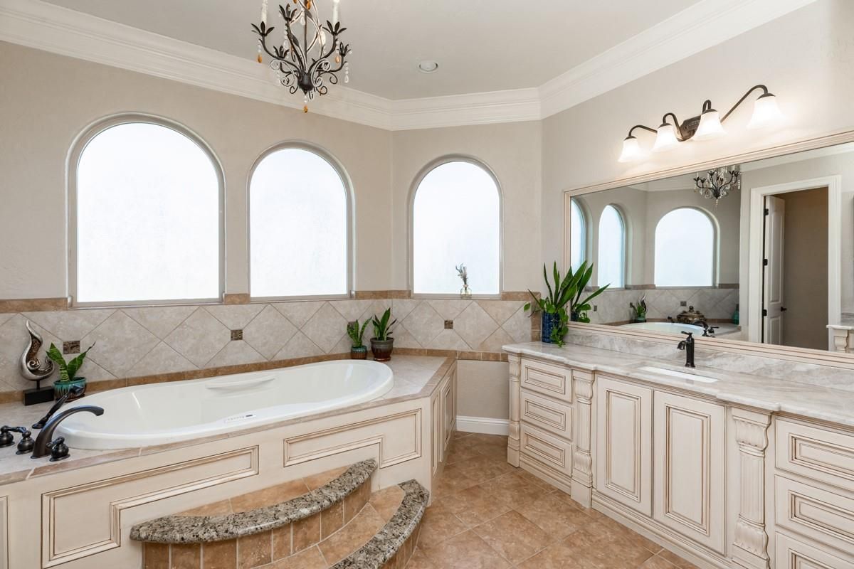 Bathroom, Dual Sink Vanities, Interior
