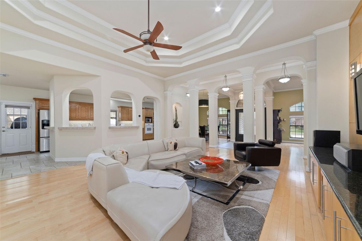 Interior, Living room, Pendant Lights, Recessed Lighting, Wood Texture Flooring