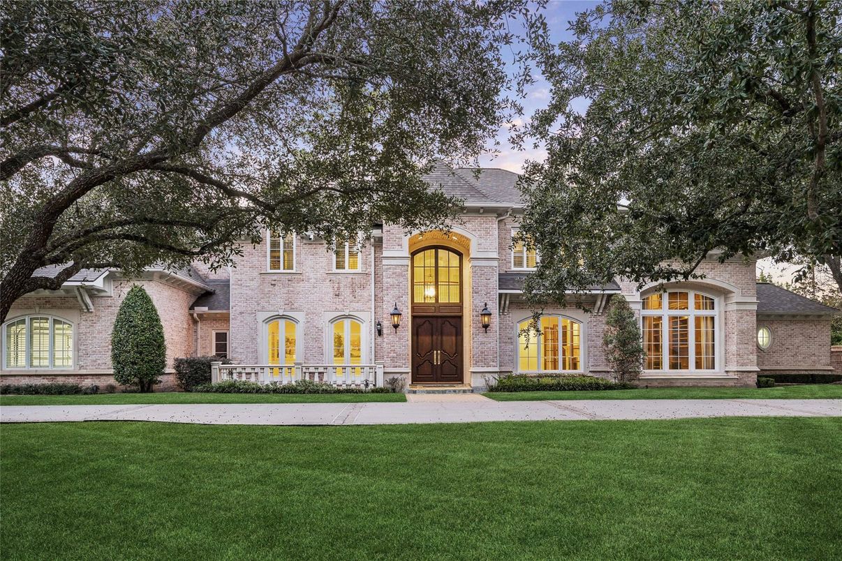 Backyard, Exterior, Facade, Brick Facade, French Provincial