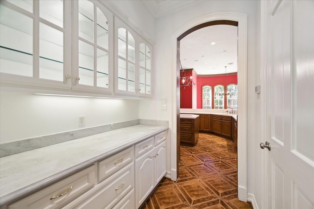 Interior, Recessed Lighting, Wood Texture Flooring