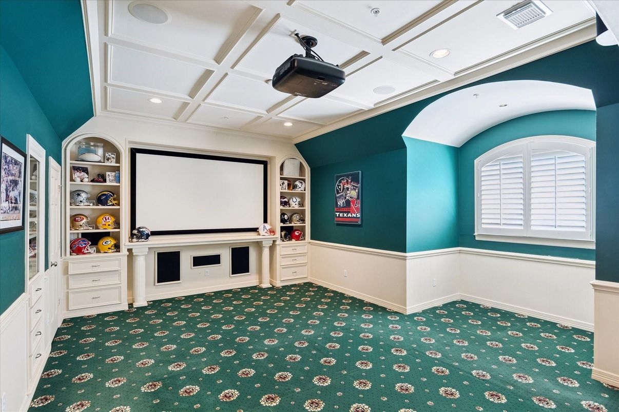 Interior, Projection Screen, Recessed Lighting