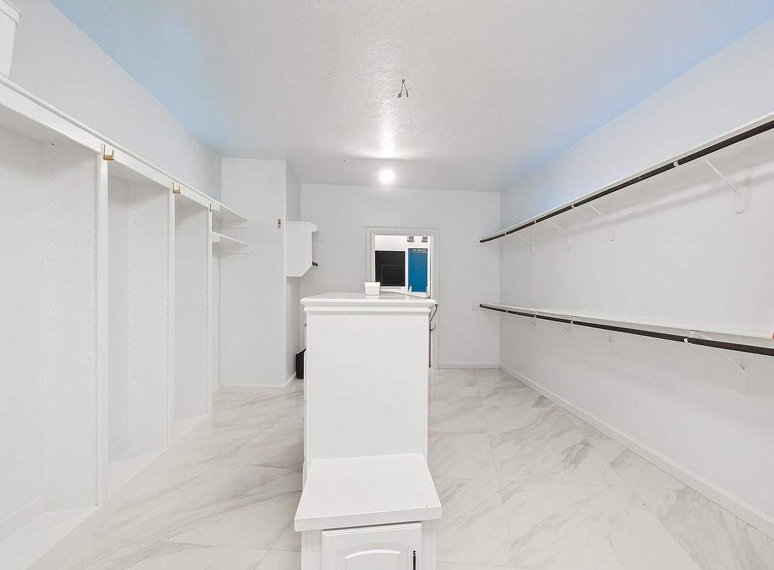 Interior, Marble, Walk-in Closets