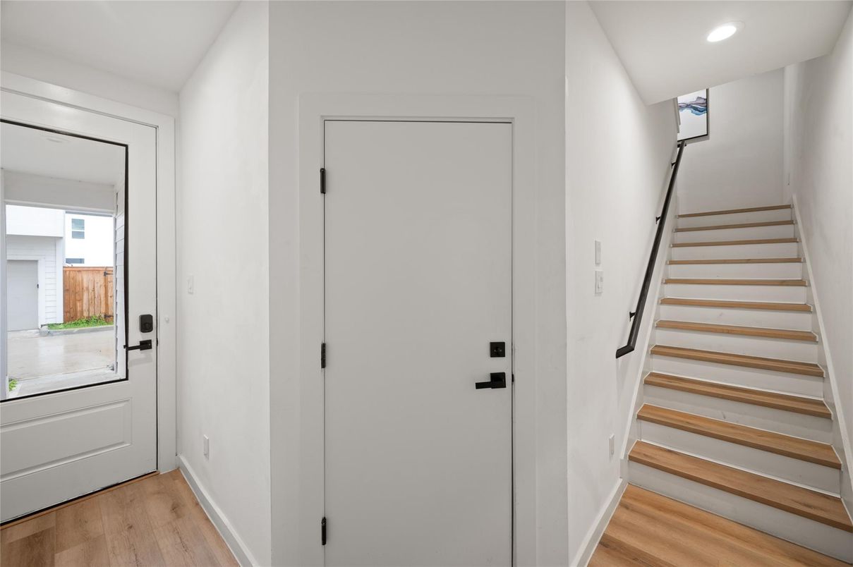 Interior, Recessed Lighting, Wood Texture Flooring