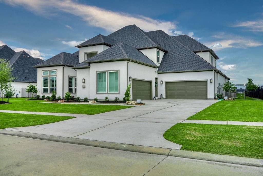 Attached, Exterior, Facade, French Provincial