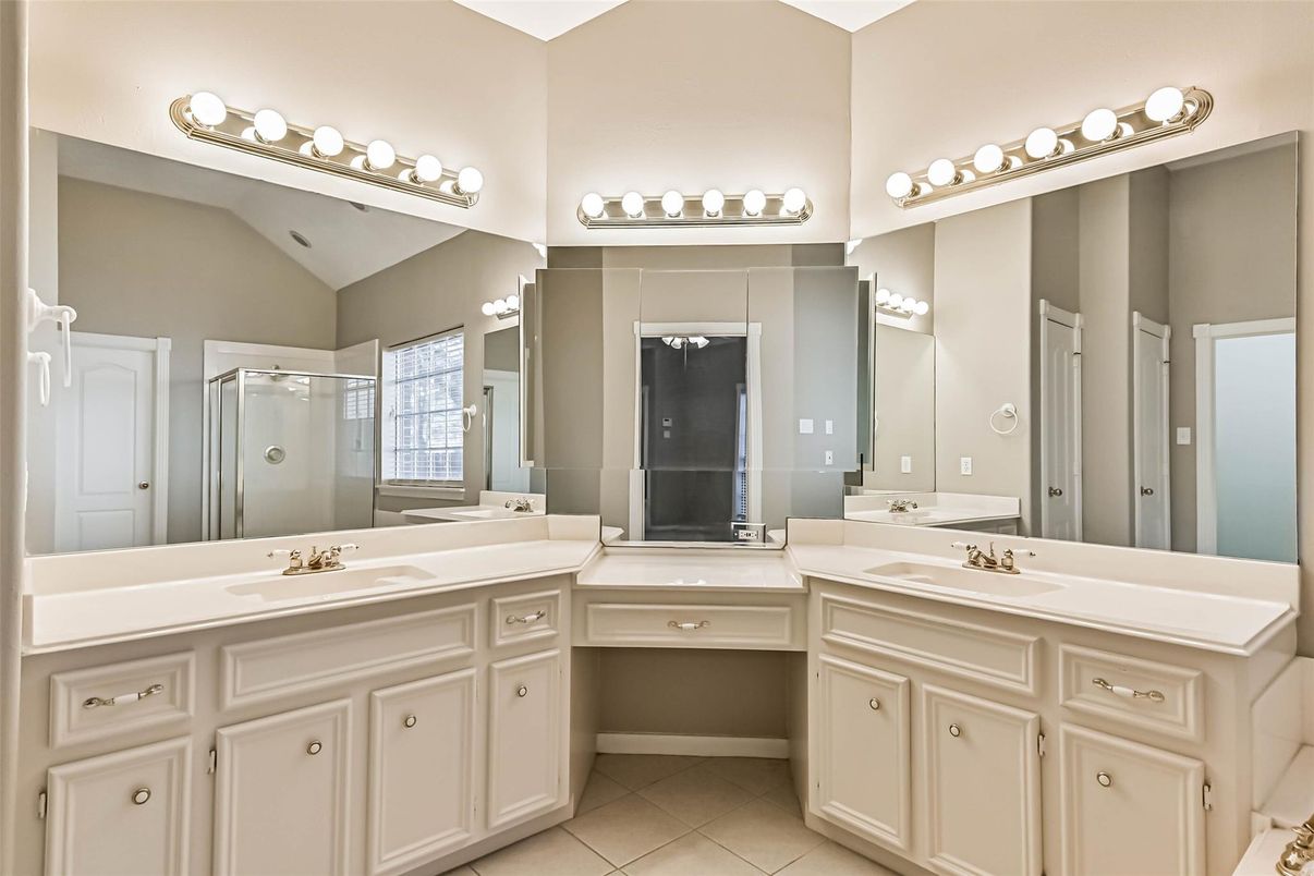 Bathroom, Dual Sink Vanities, Interior