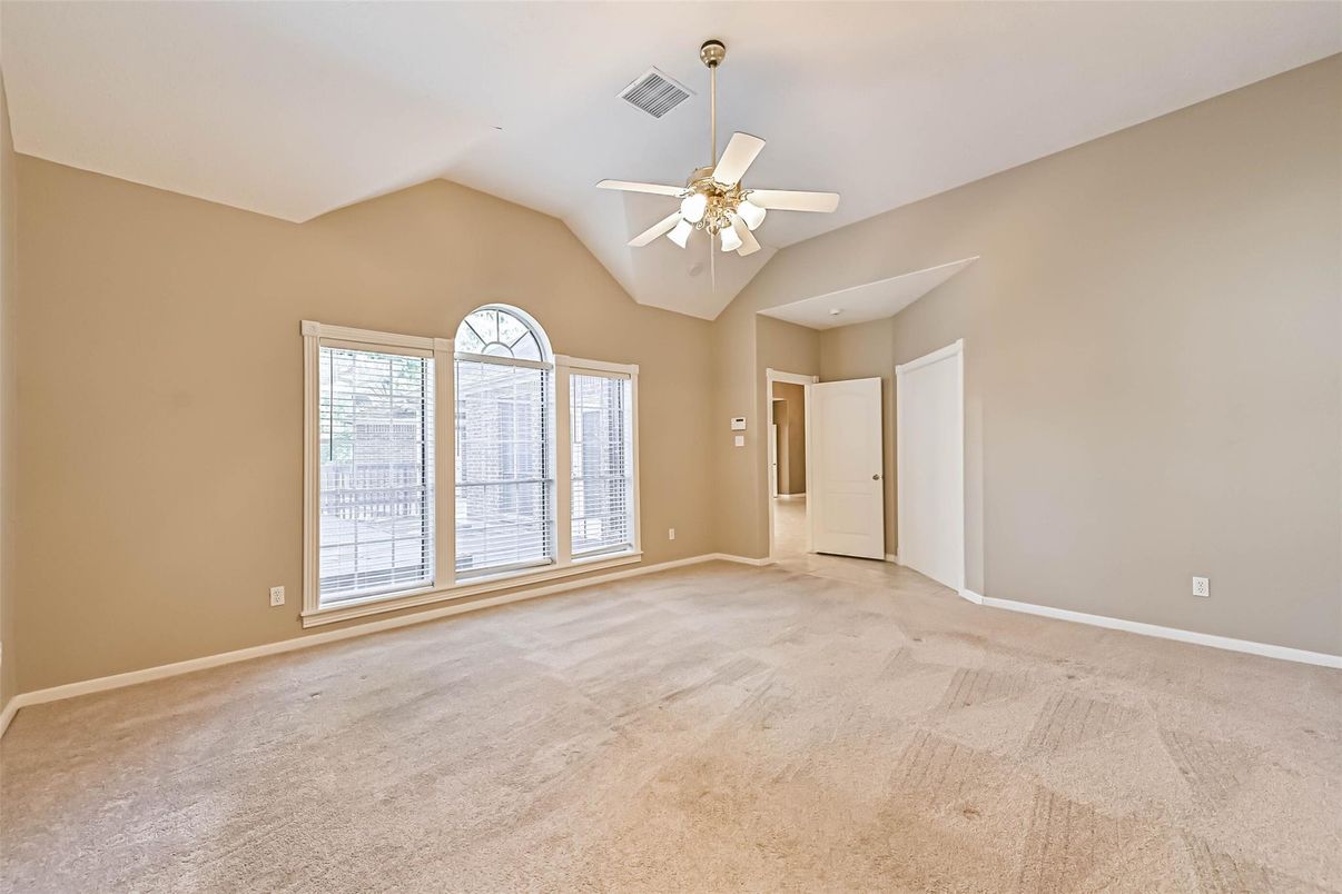 Empty room, Interior