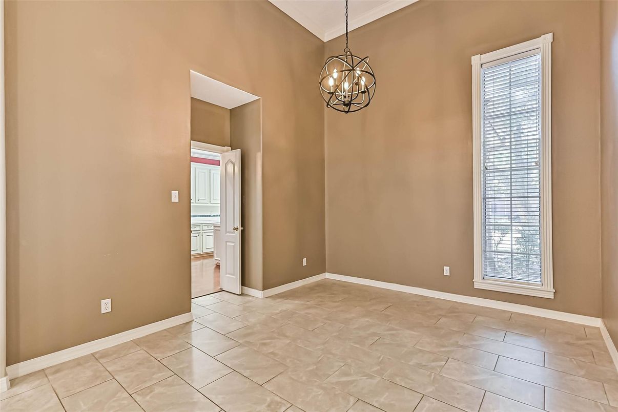 Chandelier, Empty room, Interior, Pendant Lights