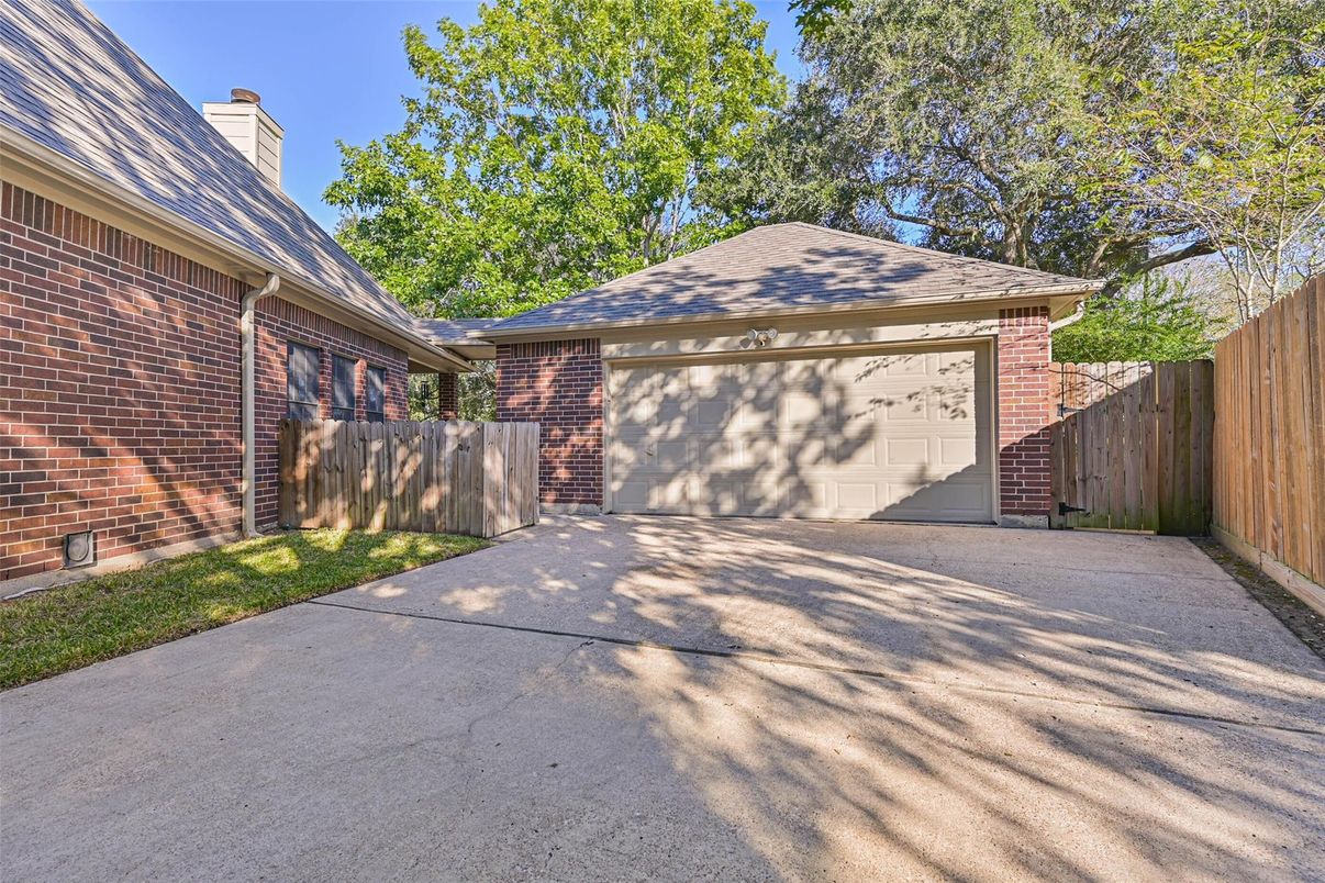 Detached Garage, Exterior