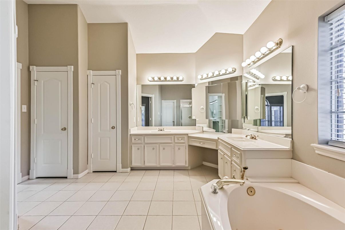 Bathroom, Dual Sink Vanities, Interior