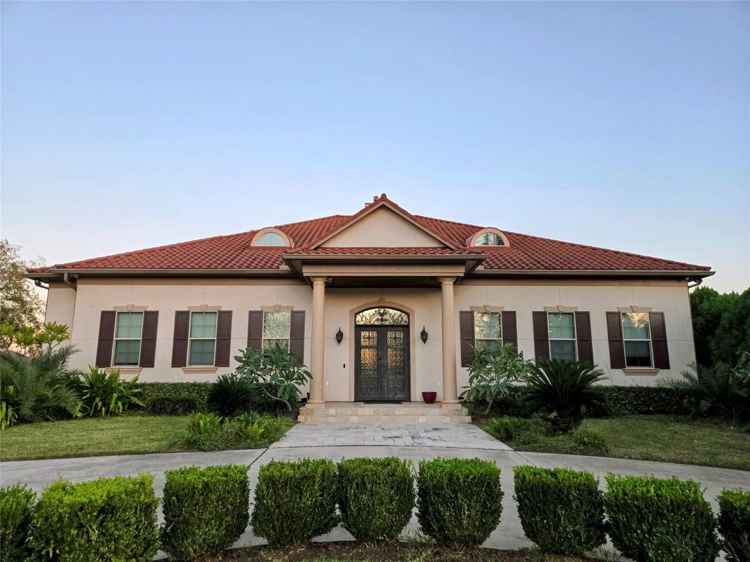 Exterior, Facade, Mediterranean