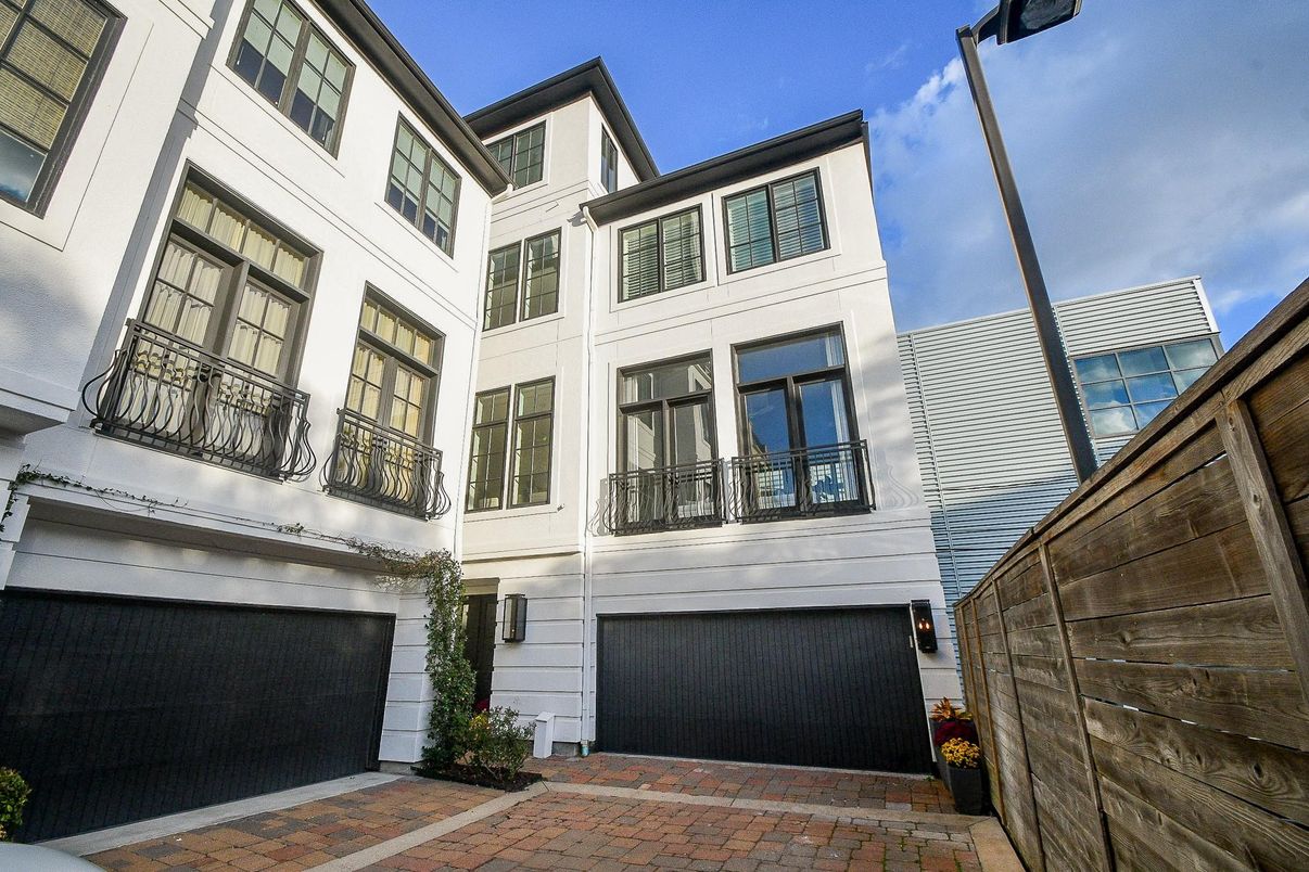 Attached, Exterior, Facade, Rowhouse