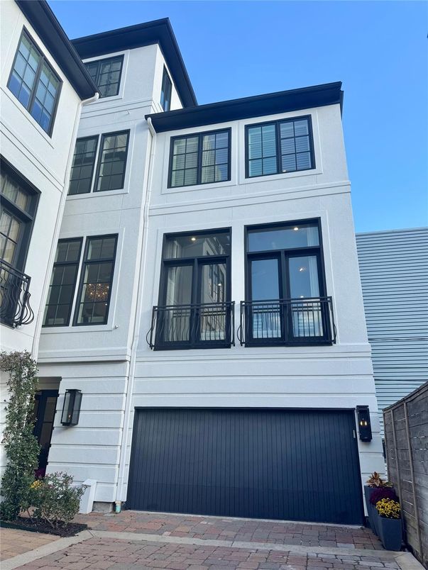 Attached, Exterior, Facade, Rowhouse