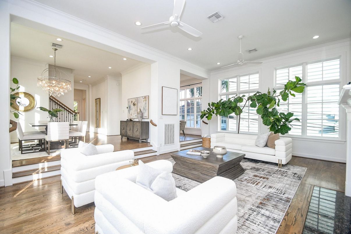 Chandelier, Dining room, Interior, Living room, Pendant Lights, Recessed Lighting, Wood Texture Flooring