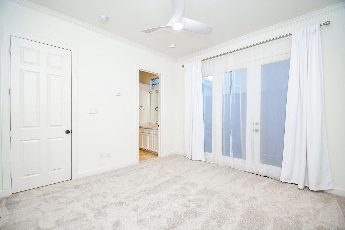 Bathroom, Empty room, Interior, Recessed Lighting
