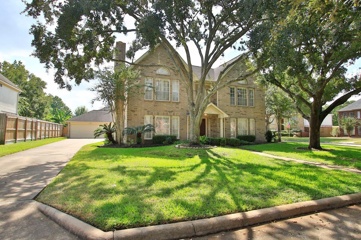 Detached Garage, Exterior, Facade, Brick Facade, French Provincial