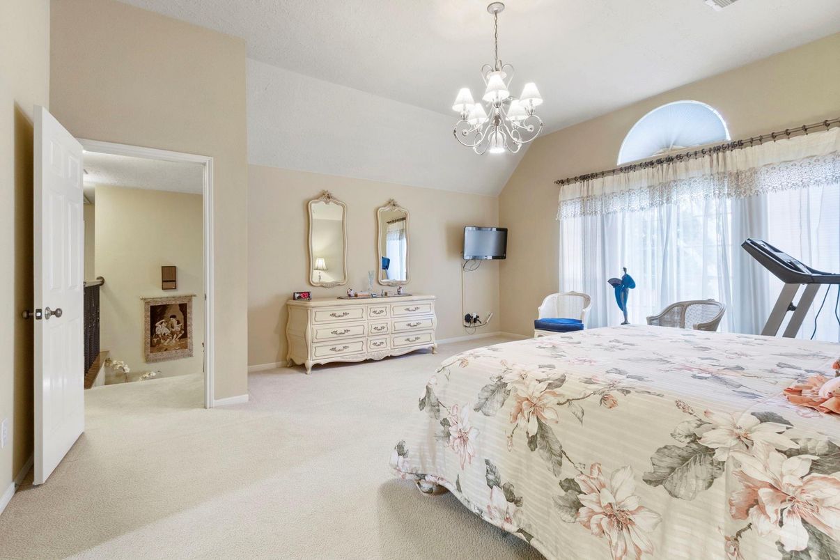 Bedroom, Chandelier, Interior, Pendant Lights