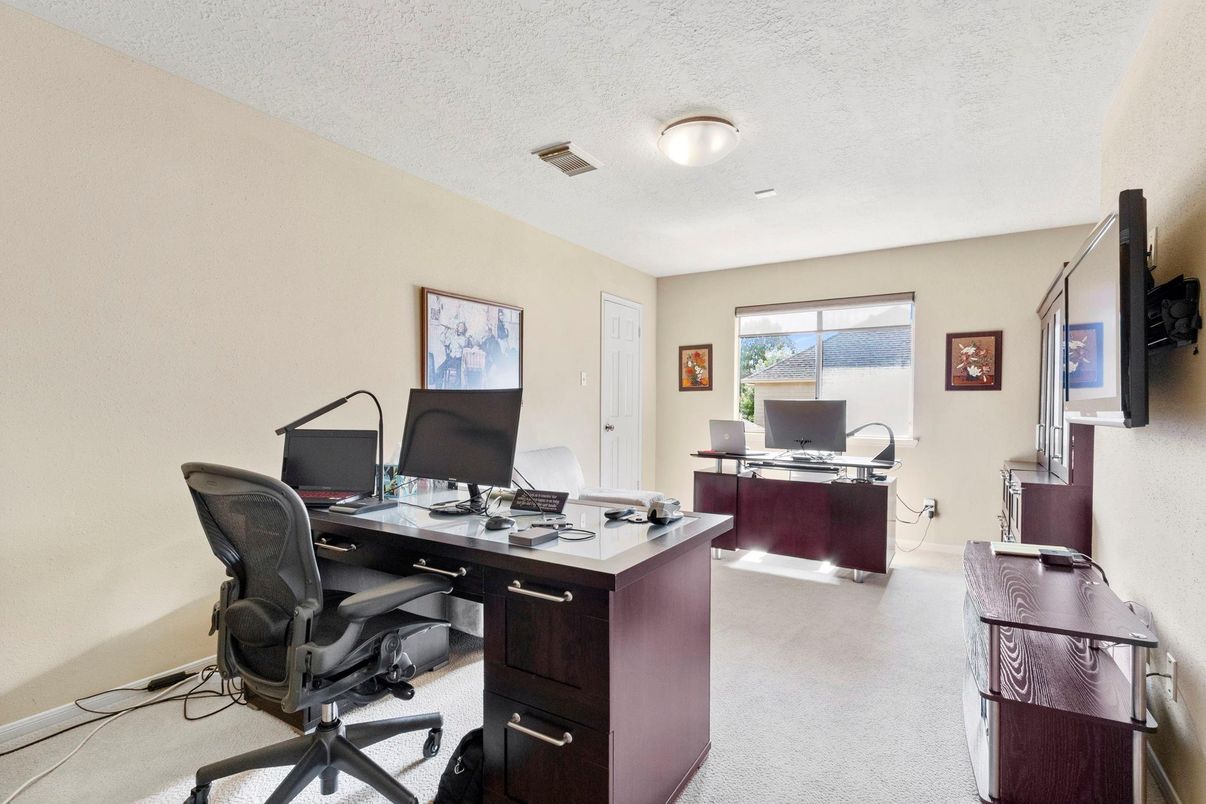 Home Office, Interior