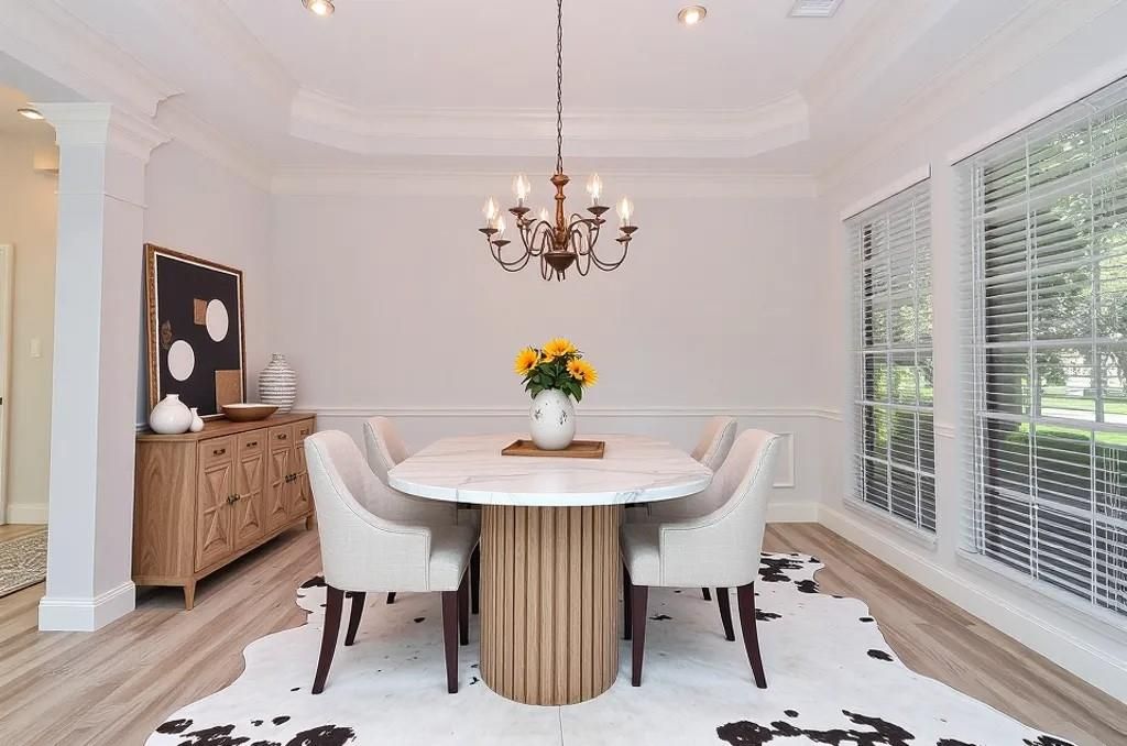 Chandelier, Dining room, Interior, Recessed Lighting, Wood Texture Flooring