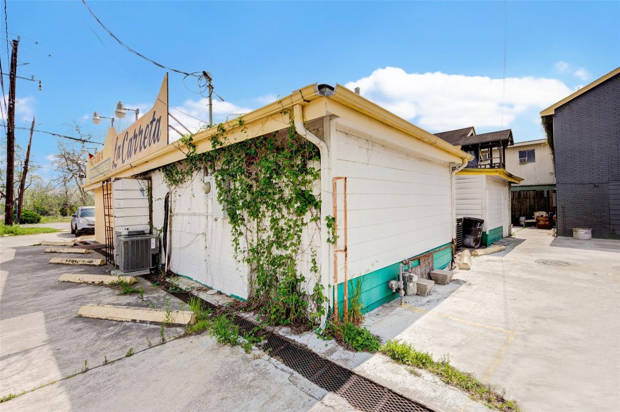 Detached Garage, Exterior