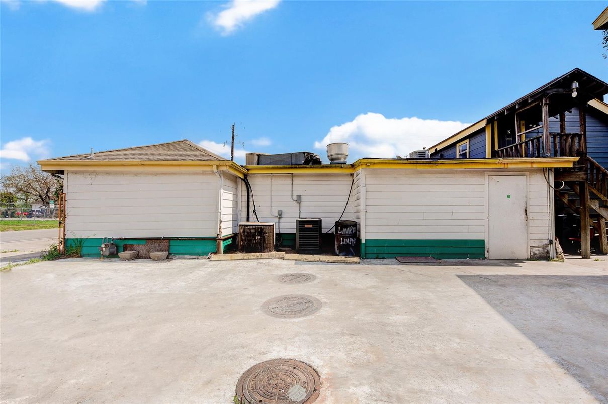 Detached Garage, Exterior