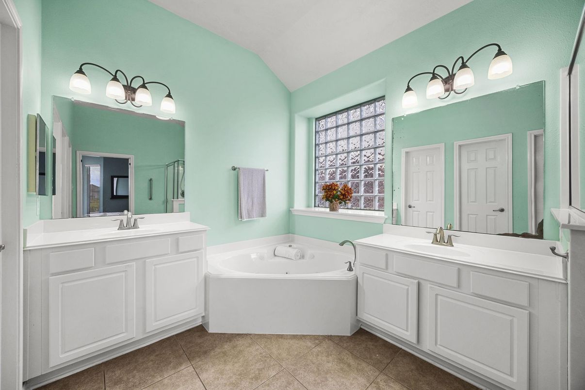 Bathroom, Dual Sink Vanities, Interior