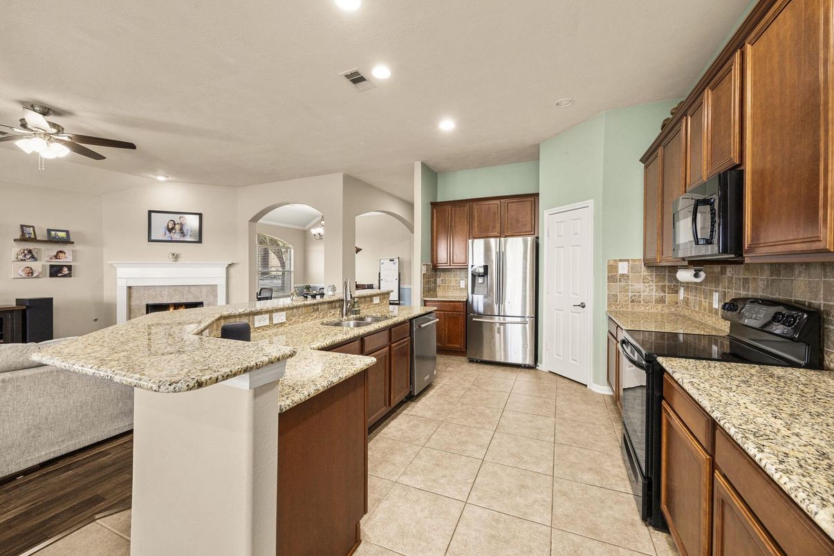 Fireplace, Interior, Kitchen, Recessed Lighting