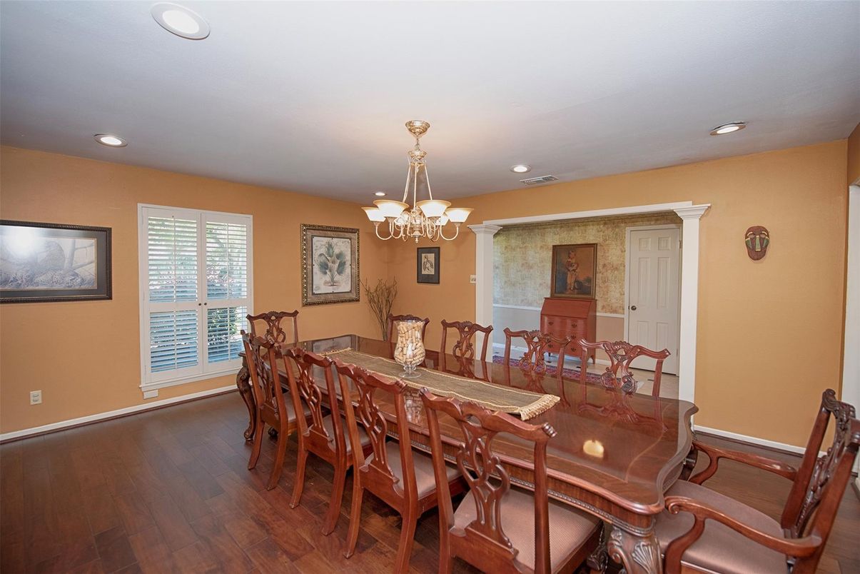 Chandelier, Dining room, Interior, Recessed Lighting, Wood Texture Flooring