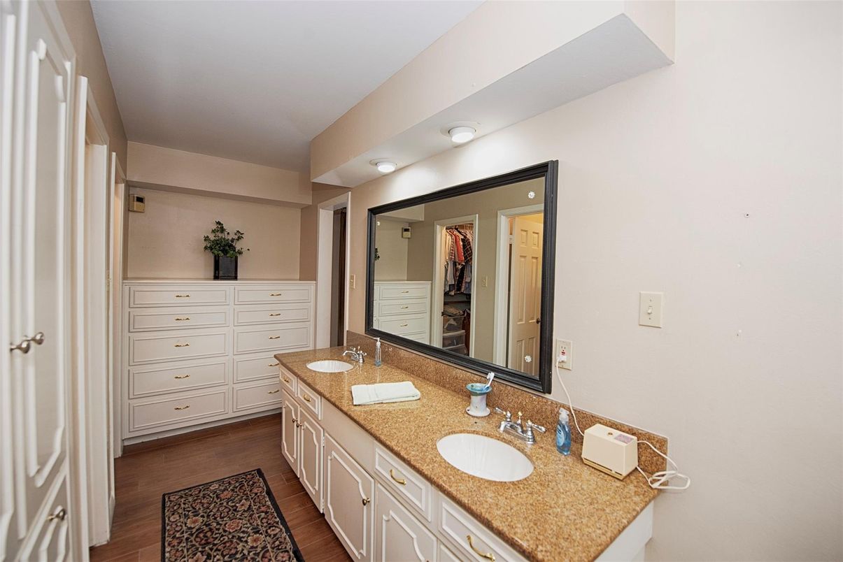 Bathroom, Dual Sink Vanities, Interior, Wood Texture Flooring