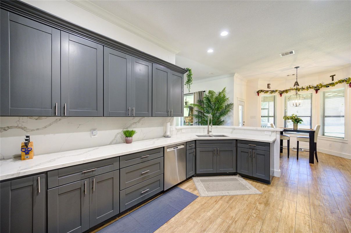 Dining room, Interior, Kitchen, Pendant Lights, Recessed Lighting, Wood Texture Flooring