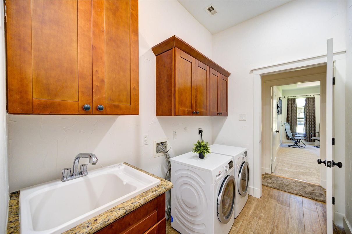 Interior, Washer, Wood Texture Flooring