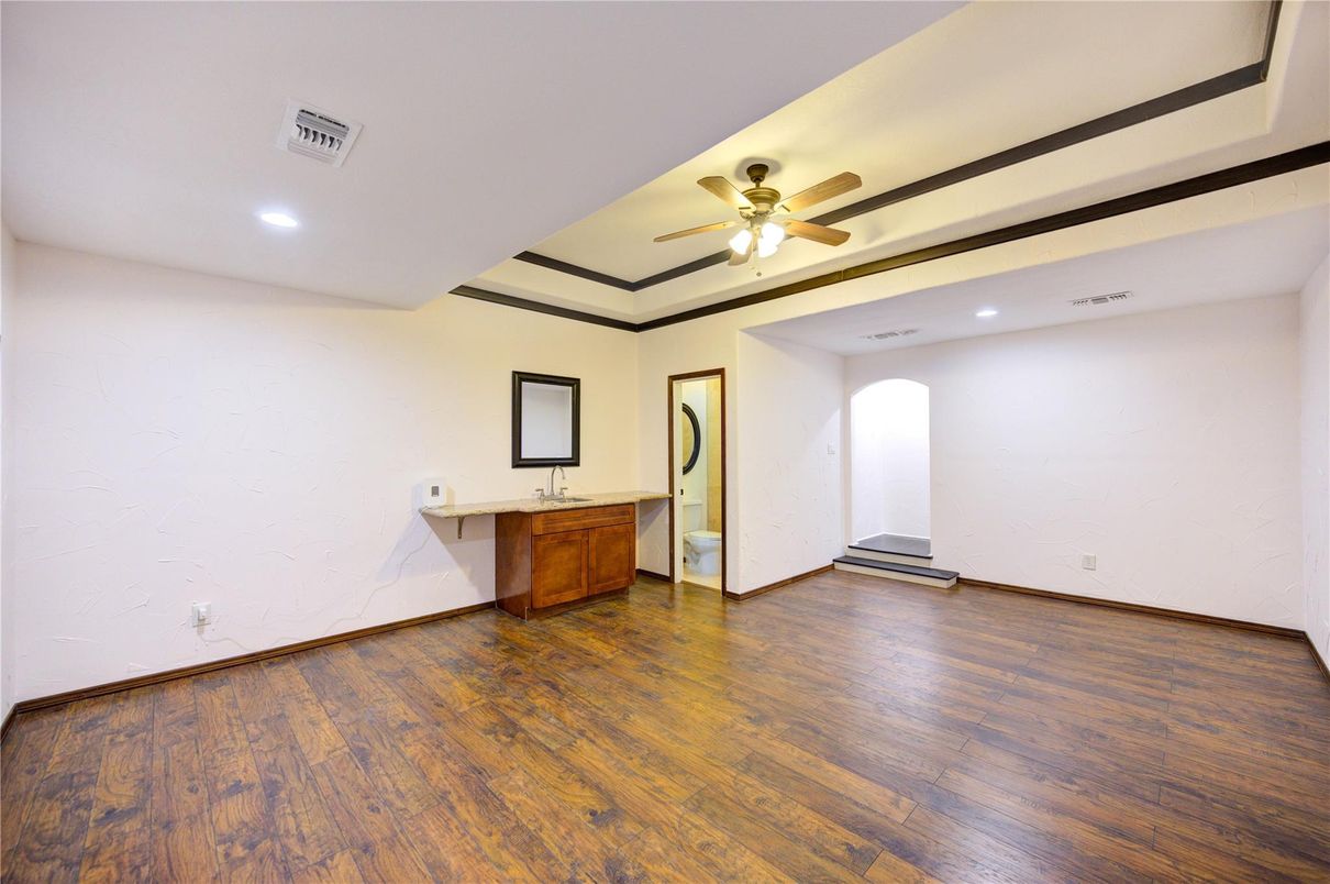 Empty room, Interior, Recessed Lighting, Wood Texture Flooring