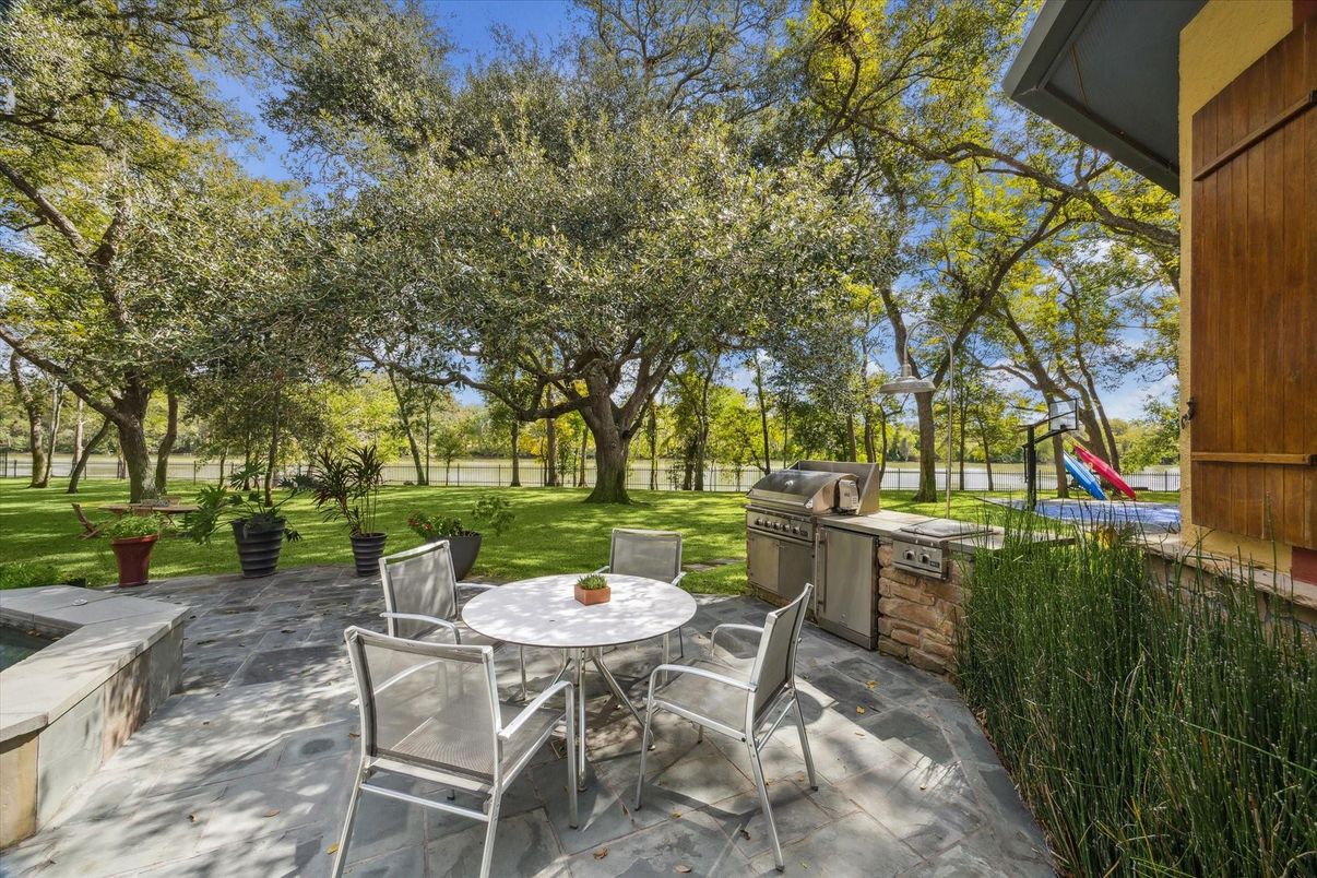 Backyard, Exterior, Outdoor Kitchen