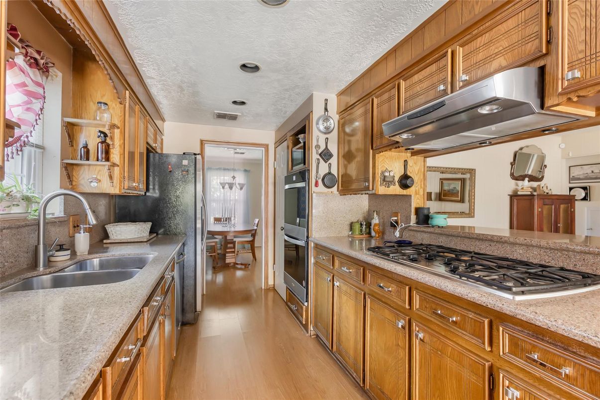 Chandelier, Dining room, Interior, Kitchen, Recessed Lighting, Stainless Steel Appliances, Wood Texture Flooring