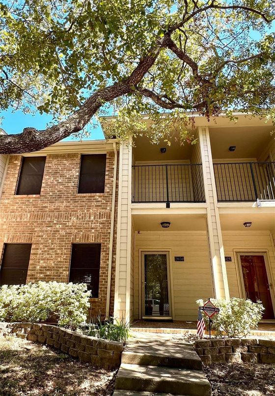 Exterior, Facade, Brick Facade, Rowhouse