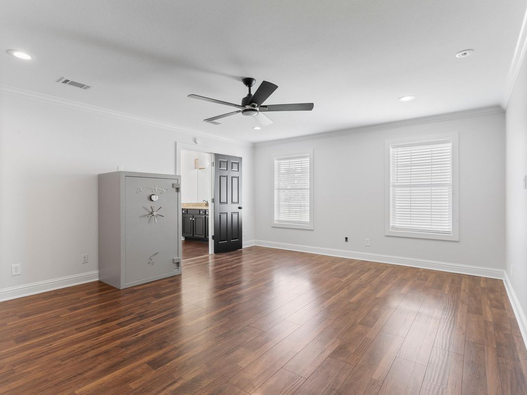 Empty room, Interior, Recessed Lighting, Wood Texture Flooring