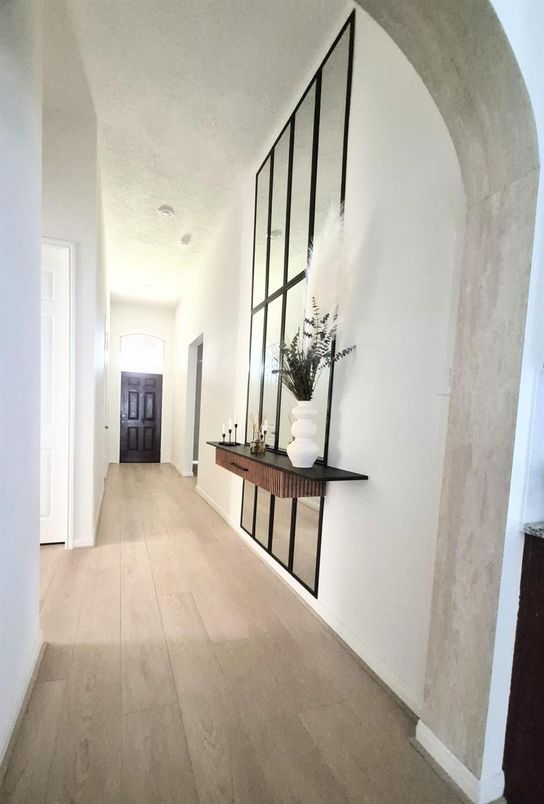 Interior, Recessed Lighting, Wood Texture Flooring