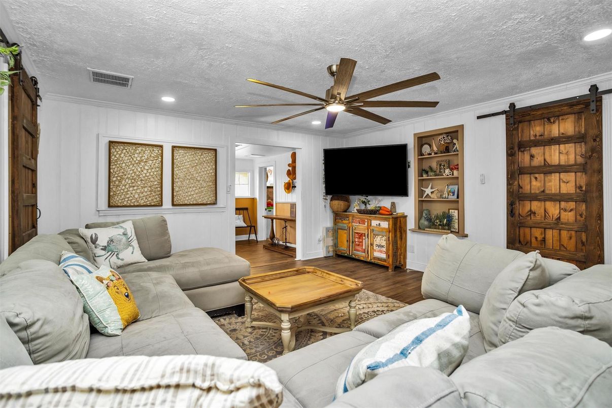 Interior, Living room, Recessed Lighting, Wood Texture Flooring