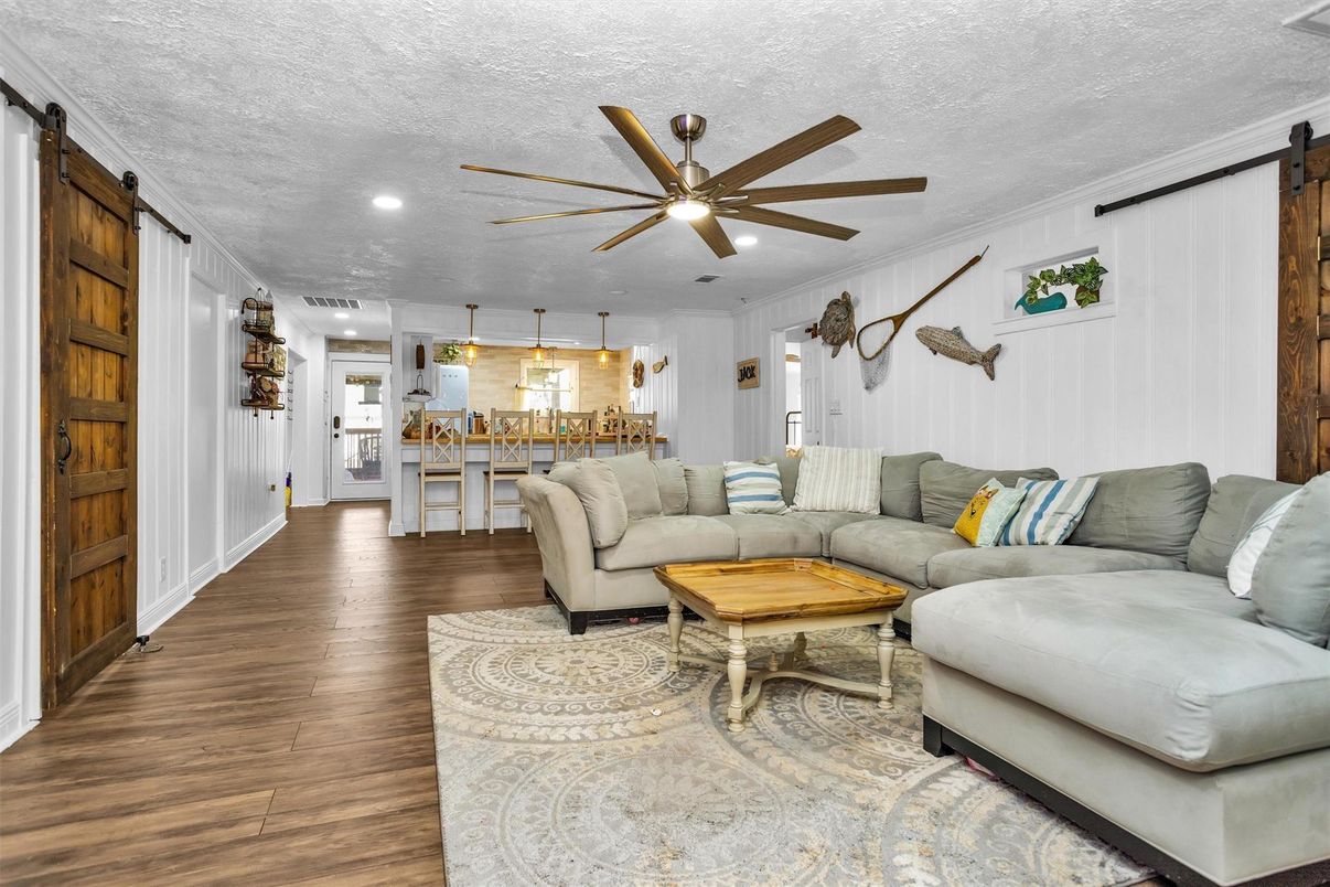 Interior, Kitchen, Living room, Pendant Lights, Recessed Lighting, Wood Texture Flooring