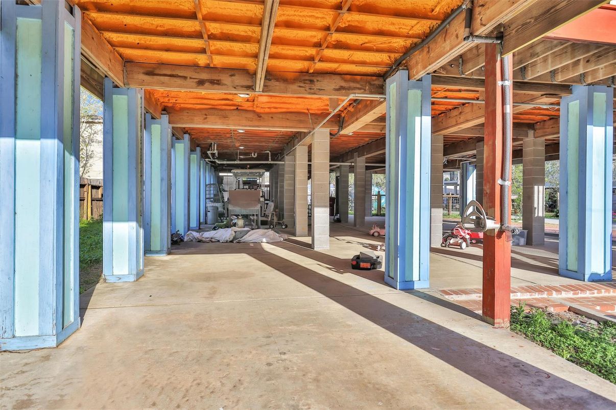 Fitness Equipment, Interior, Wooden Beams