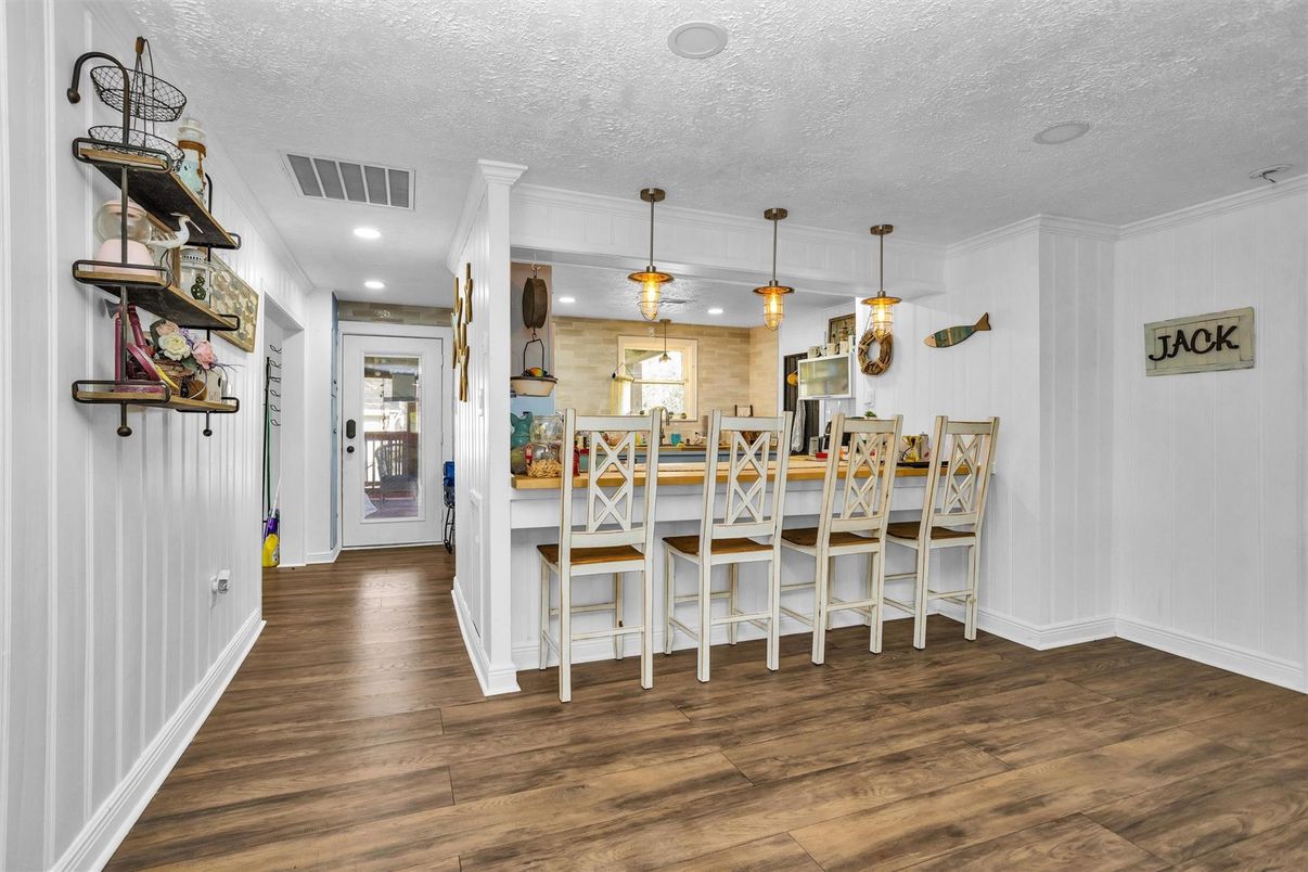 Dining room, Interior, Kitchen, Pendant Lights, Recessed Lighting, Wood Texture Flooring