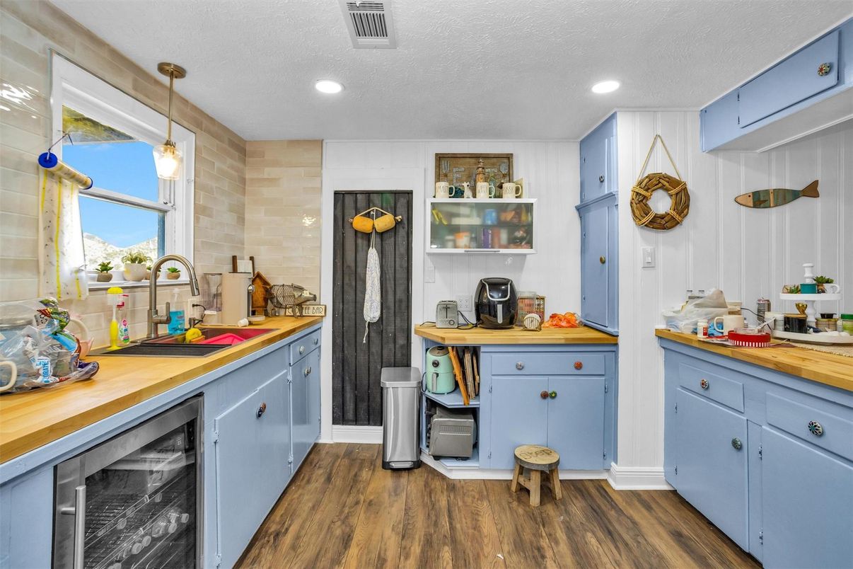 Interior, Kitchen, Pendant Lights, Recessed Lighting, Wood Texture Flooring