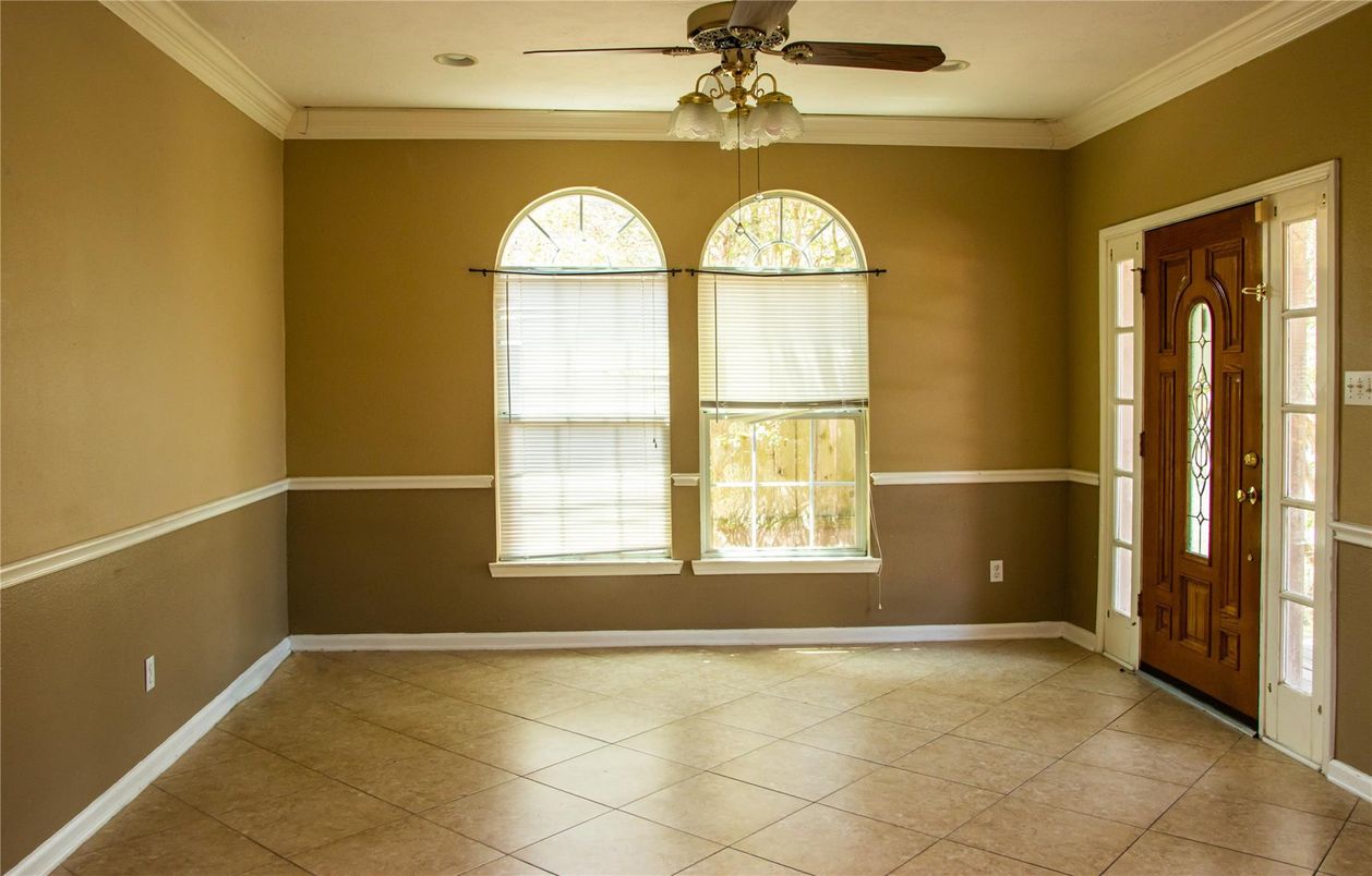 Empty room, Interior